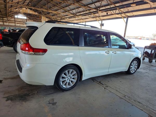 2014 TOYOTA SIENNA