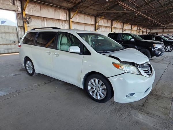 2014 TOYOTA SIENNA