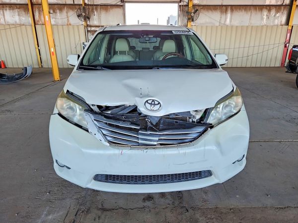 2014 TOYOTA SIENNA