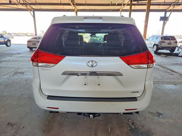 2014 TOYOTA SIENNA