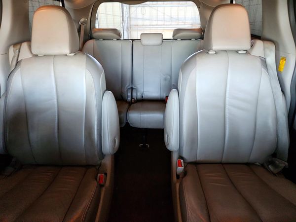 2014 TOYOTA SIENNA