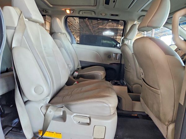 2014 TOYOTA SIENNA
