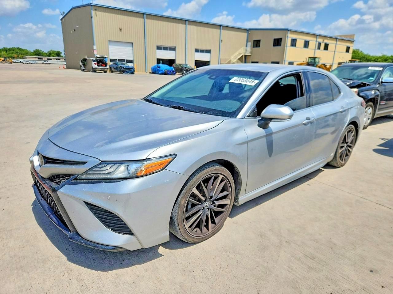 2018 TOYOTA CAMRY XSE — Front 3/4
