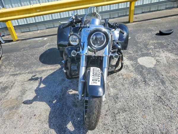 2017 HARLEY-DAVIDSON FL