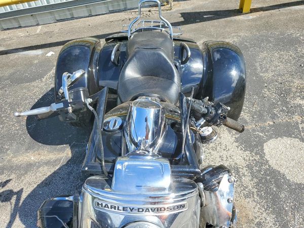2017 HARLEY-DAVIDSON FL