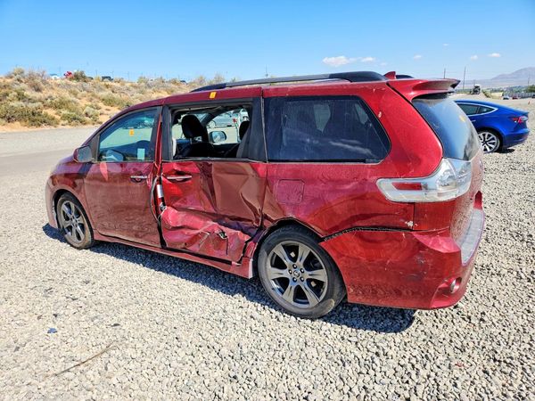 2019 TOYOTA SIENNA SE/SE Premium