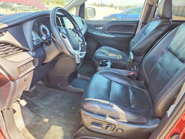 2019 TOYOTA SIENNA SE/SE Premium