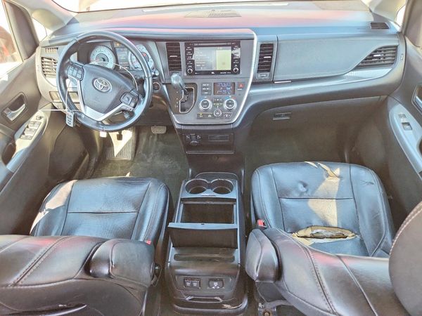 2019 TOYOTA SIENNA SE/SE Premium