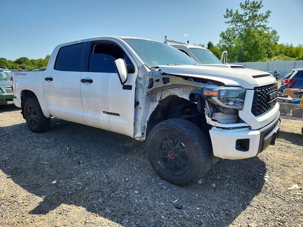 2021 TOYOTA TUNDRA SR5 grade
