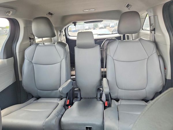 2024 TOYOTA SIENNA XLE