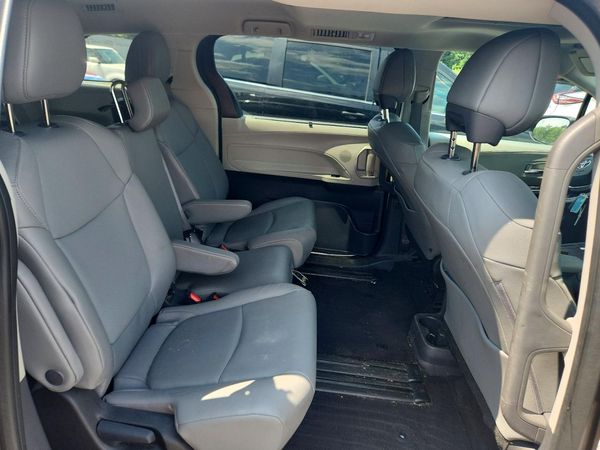 2024 TOYOTA SIENNA XLE