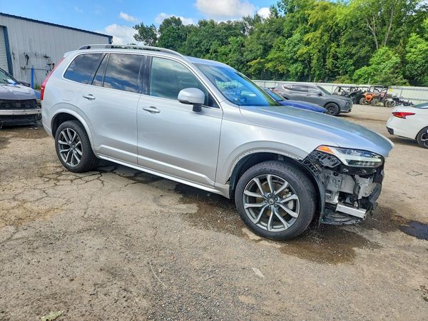 2019 VOLVO XC90 Momentum