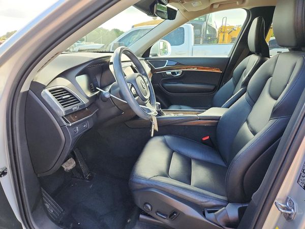 2019 VOLVO XC90 Momentum