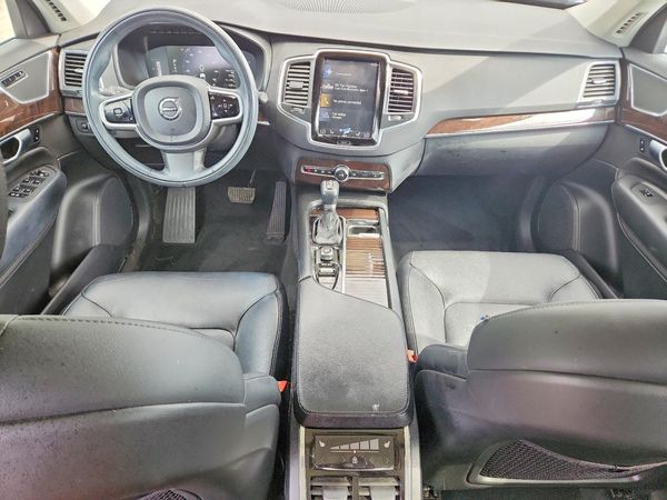 2019 VOLVO XC90 Momentum