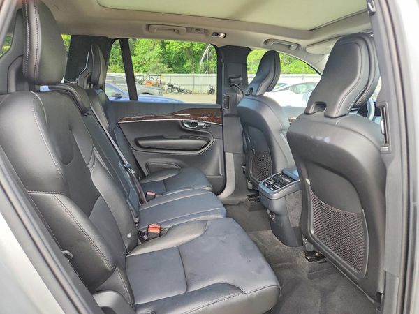 2019 VOLVO XC90 Momentum