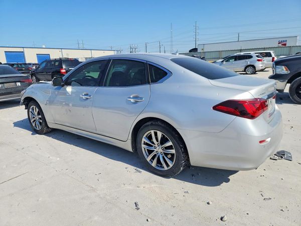 2015 INFINITI Q70