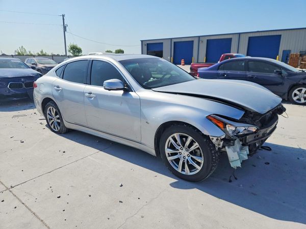 2015 INFINITI Q70