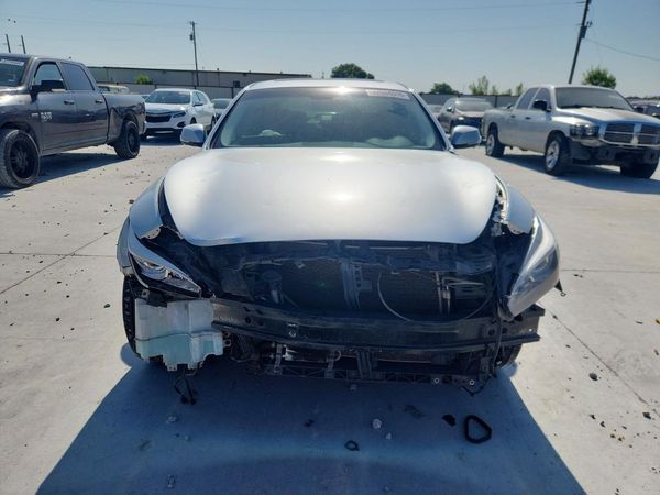 2015 INFINITI Q70