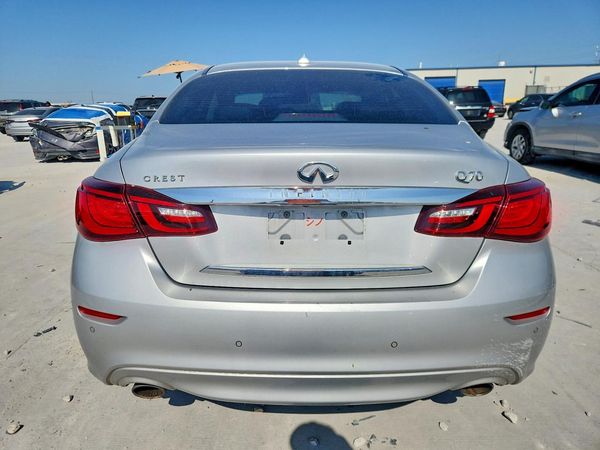 2015 INFINITI Q70