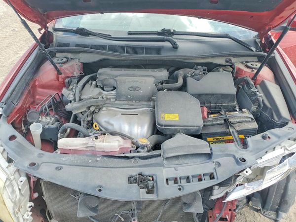 2012 TOYOTA CAMRY — Engine bay