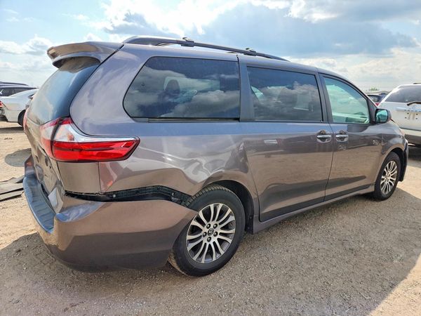 2019 TOYOTA SIENNA