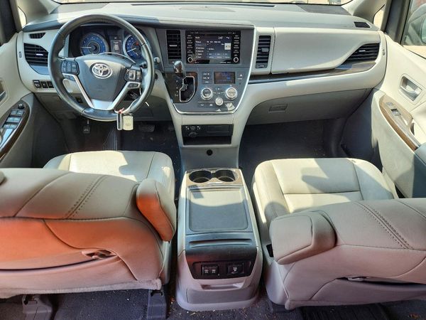 2019 TOYOTA SIENNA