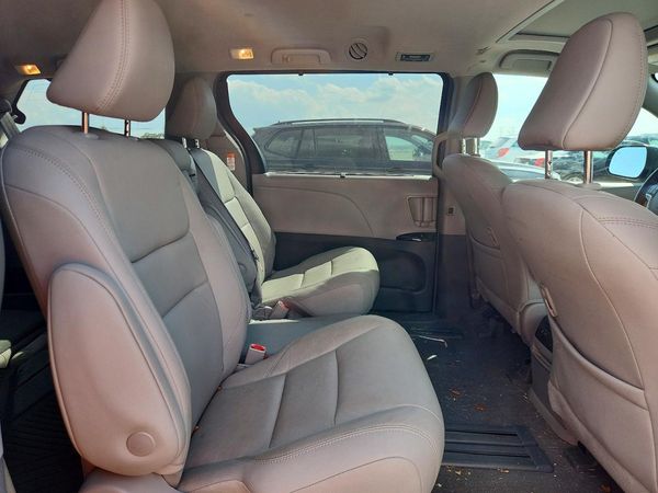2019 TOYOTA SIENNA