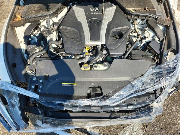 2017 INFINITI Q50 — Engine bay