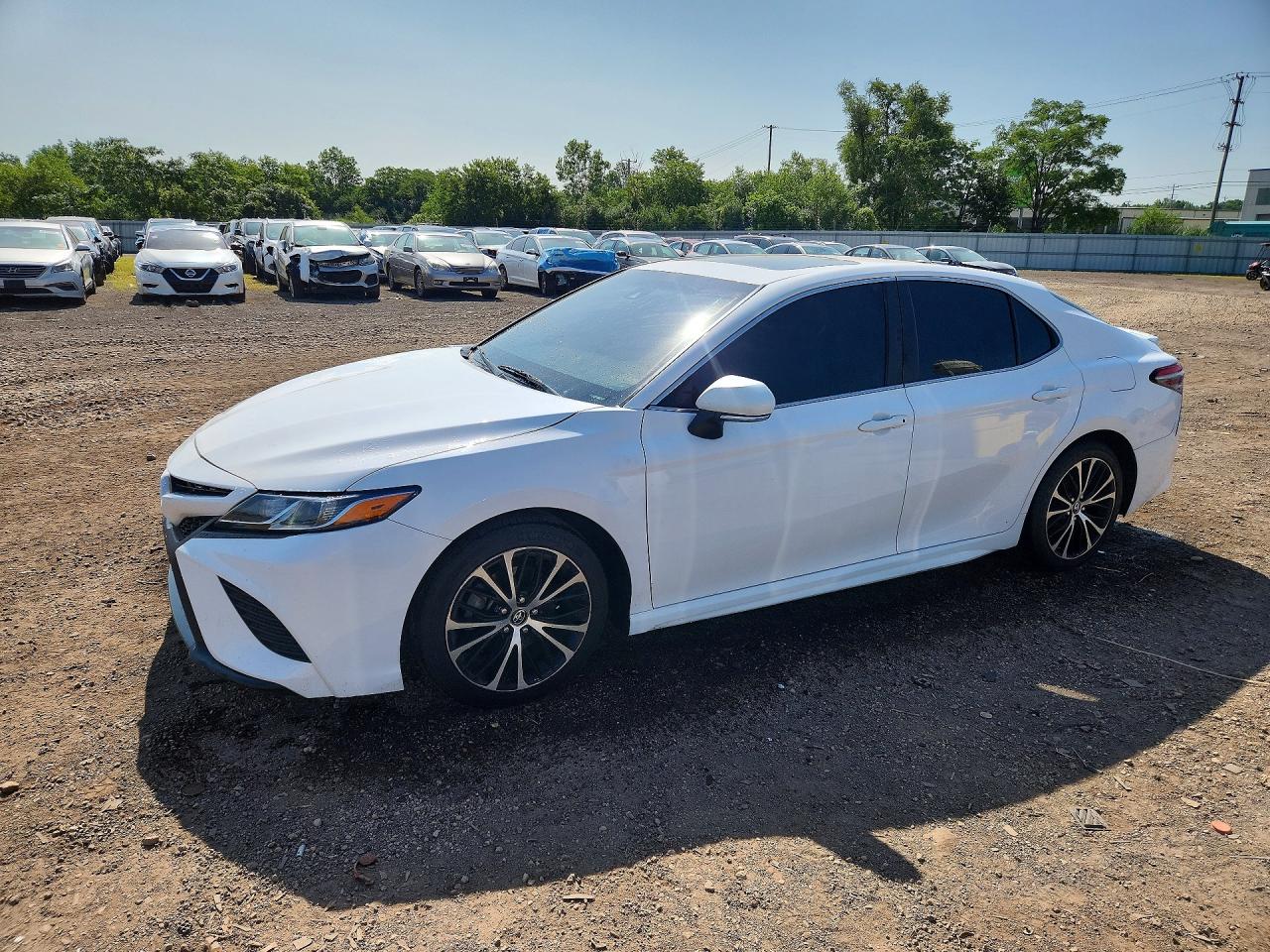 2018 TOYOTA CAMRY L/LE/SE/XLE — Front 3/4
