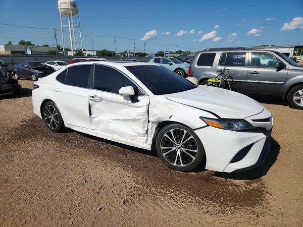 2018 TOYOTA CAMRY L/LE/SE/XLE — Passenger 3/4
