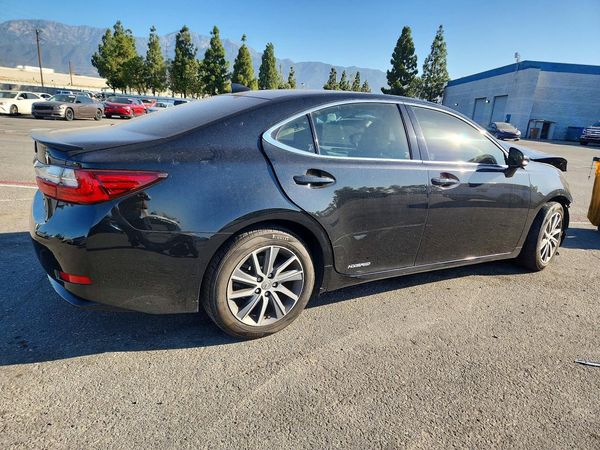 2017 LEXUS ES
