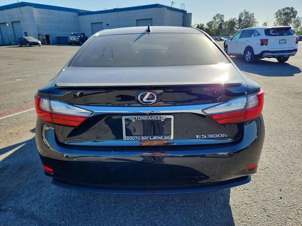 2017 LEXUS ES