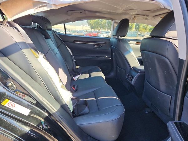 2017 LEXUS ES