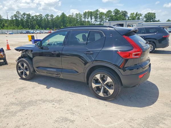 2026 VOLVO XC40 Plus Dark