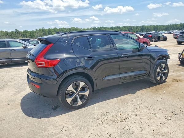 2026 VOLVO XC40 Plus Dark