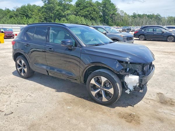2026 VOLVO XC40 Plus Dark