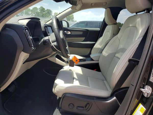 2026 VOLVO XC40 Plus Dark