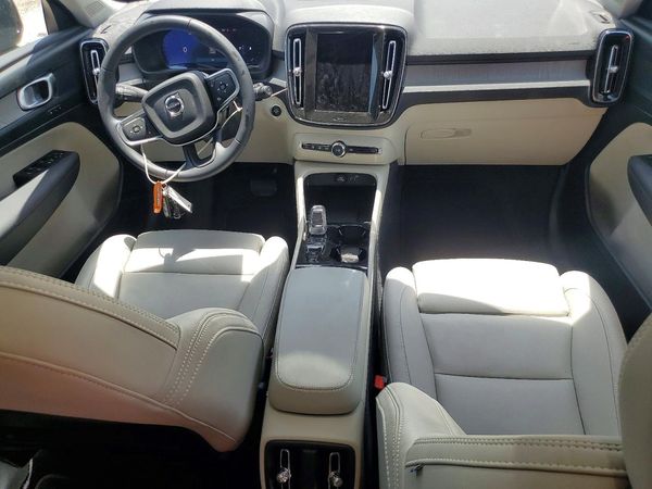 2026 VOLVO XC40 Plus Dark