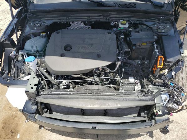 2026 VOLVO XC40 Plus Dark