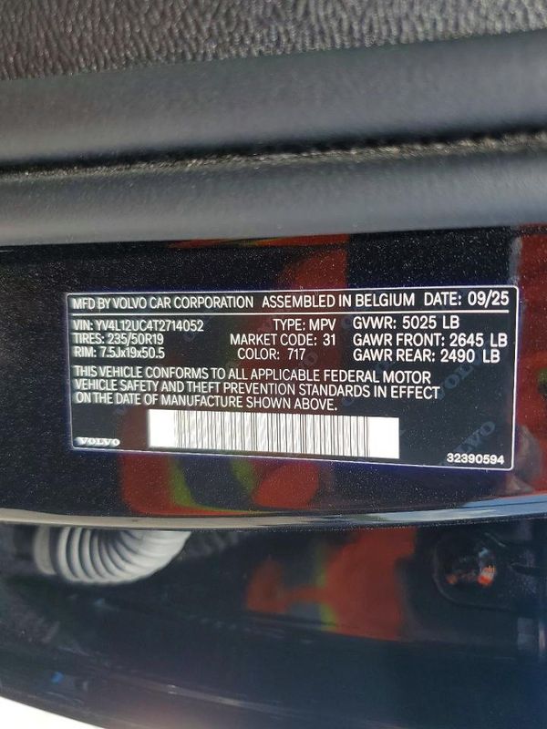 2026 VOLVO XC40 Plus Dark