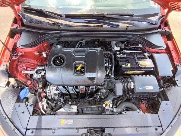 2019 HYUNDAI ELANTRA — Engine bay