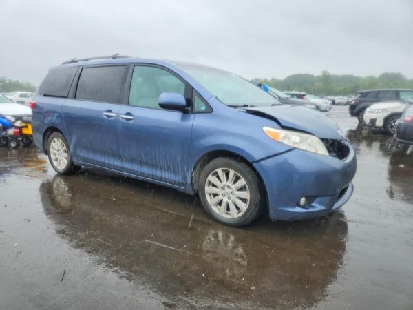 2015 TOYOTA SIENNA