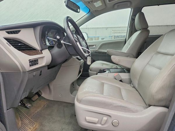 2015 TOYOTA SIENNA
