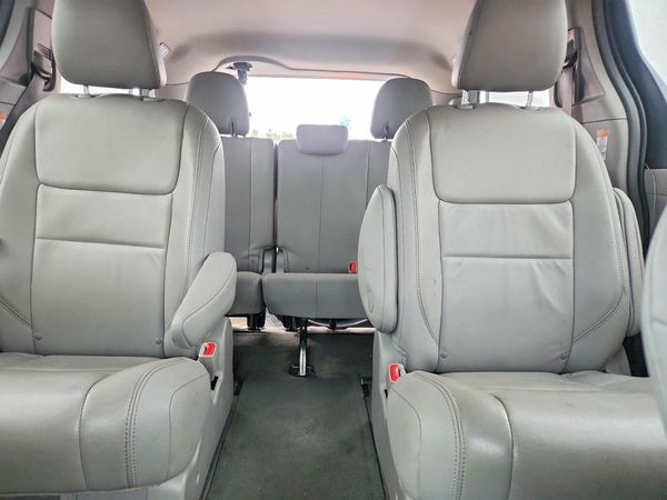 2015 TOYOTA SIENNA