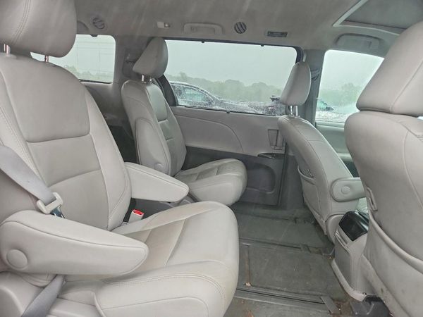 2015 TOYOTA SIENNA