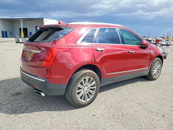 2017 CADILLAC XT5