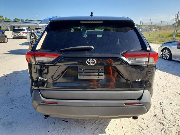 2022 TOYOTA RAV4 LE