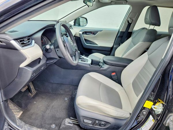 2022 TOYOTA RAV4 XLE Premium — DENT