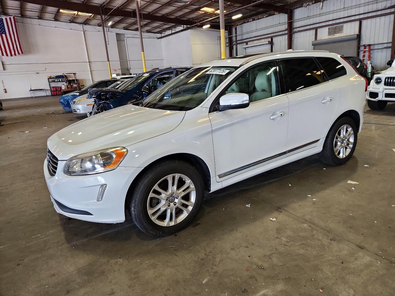 2015 VOLVO XC60 Platinum (non R design)