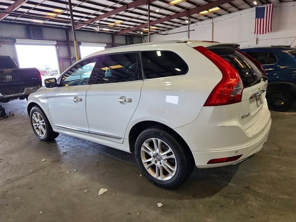 2015 VOLVO XC60 Platinum (non R design)
